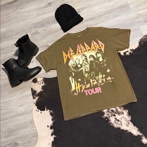 💛UO•Def Leppard Green Band Tour TeeShirt•Size:M💛